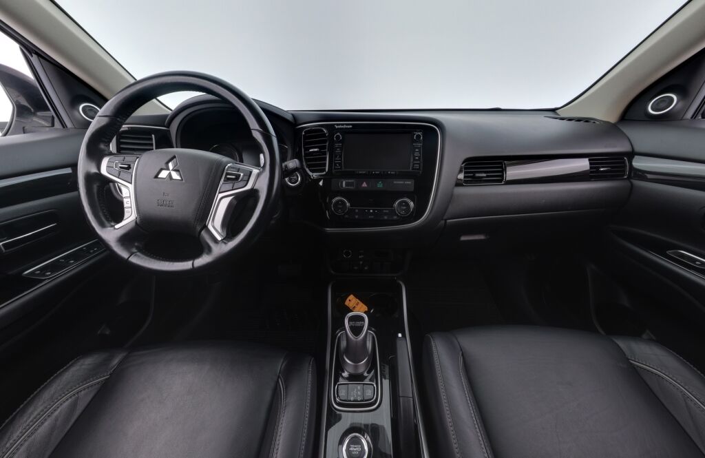 Mitsubishi Outlander PHEV 2016 Valkoinen