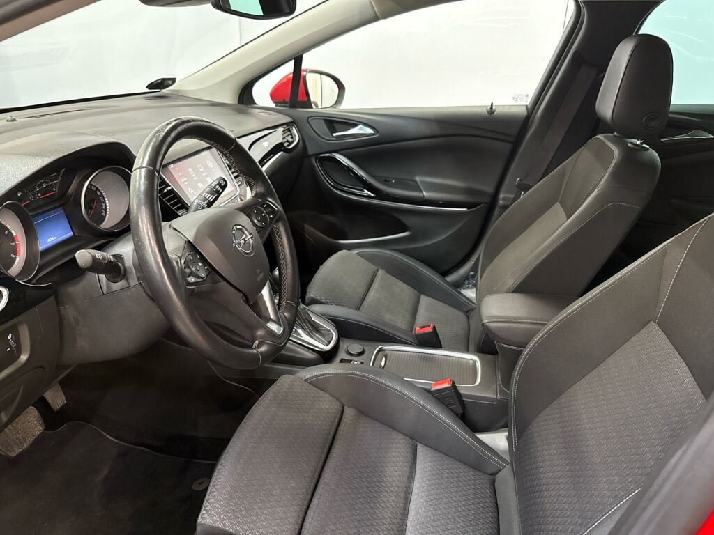 Opel Astra 2019 Punainen
