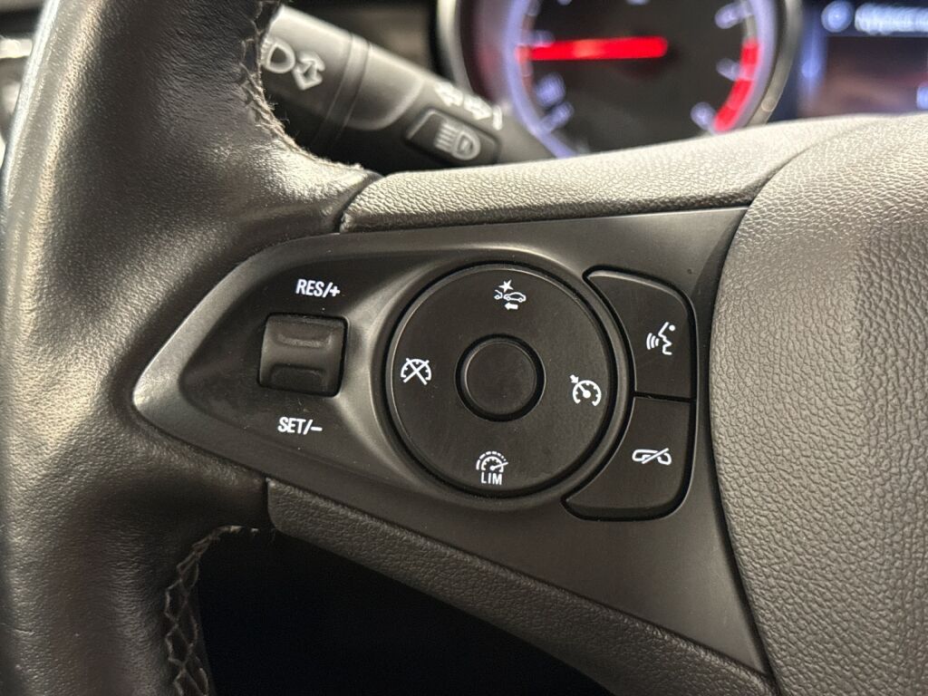 Opel Astra 2019 Punainen