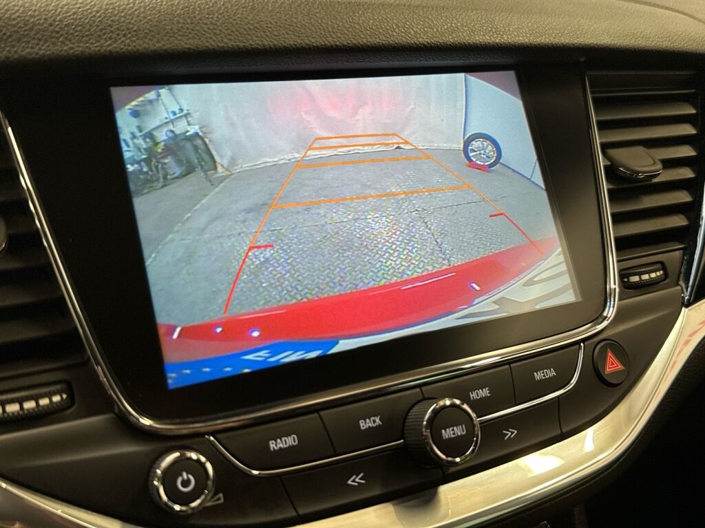 Opel Astra 2019 Punainen
