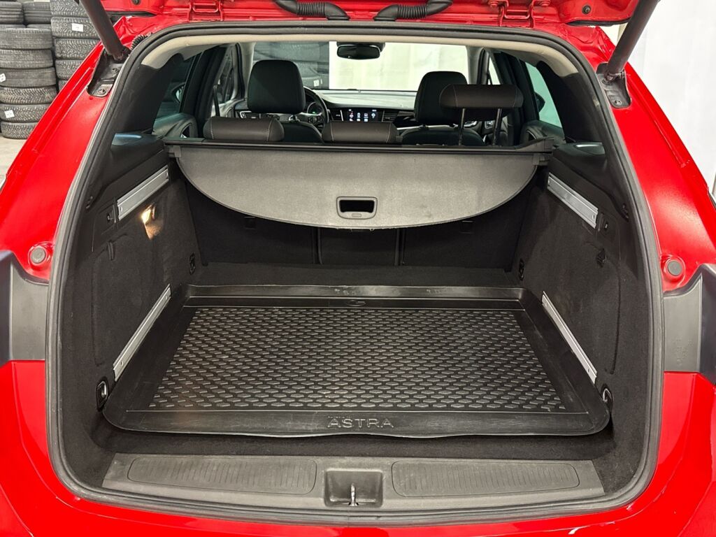 Opel Astra 2019 Punainen