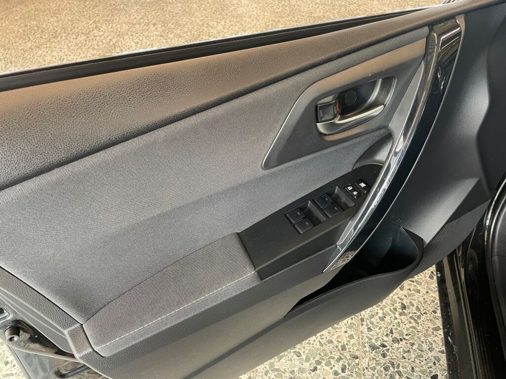 Toyota Auris 2019 Musta