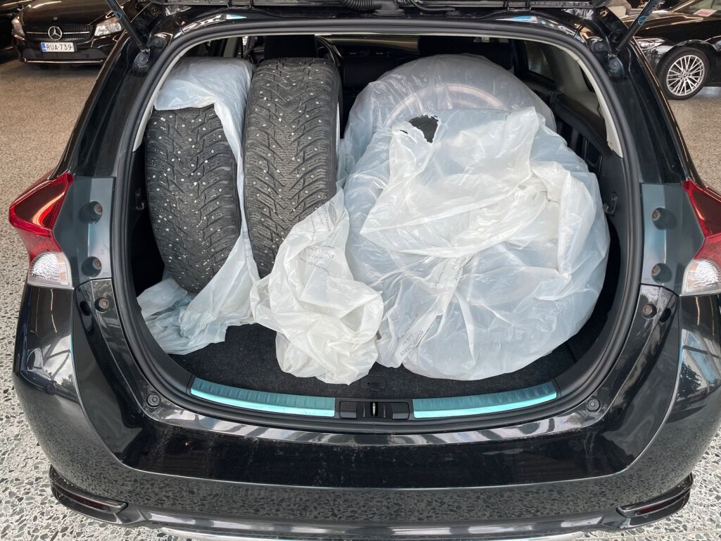 Toyota Auris 2019 Musta