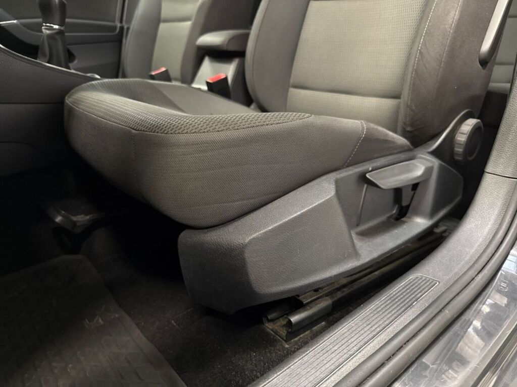 Volkswagen Golf 2018 Harmaa