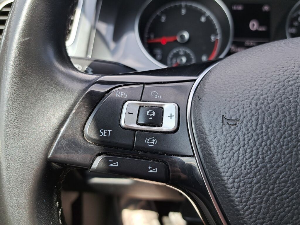 Volkswagen Golf 2018 Harmaa