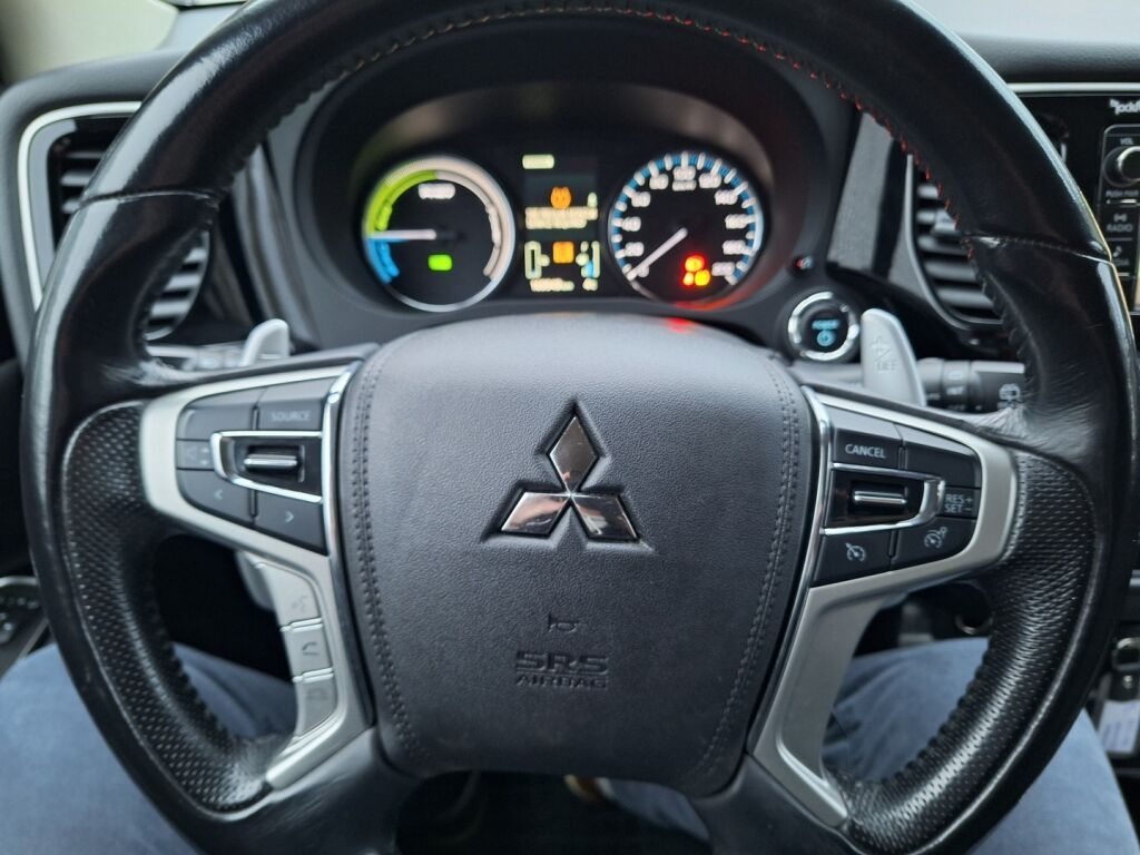 Mitsubishi Outlander PHEV 2016 Musta