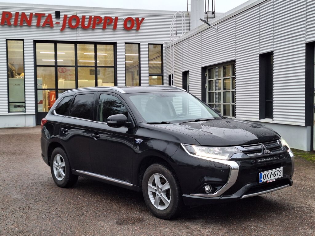 Mitsubishi Outlander PHEV 2016 Musta