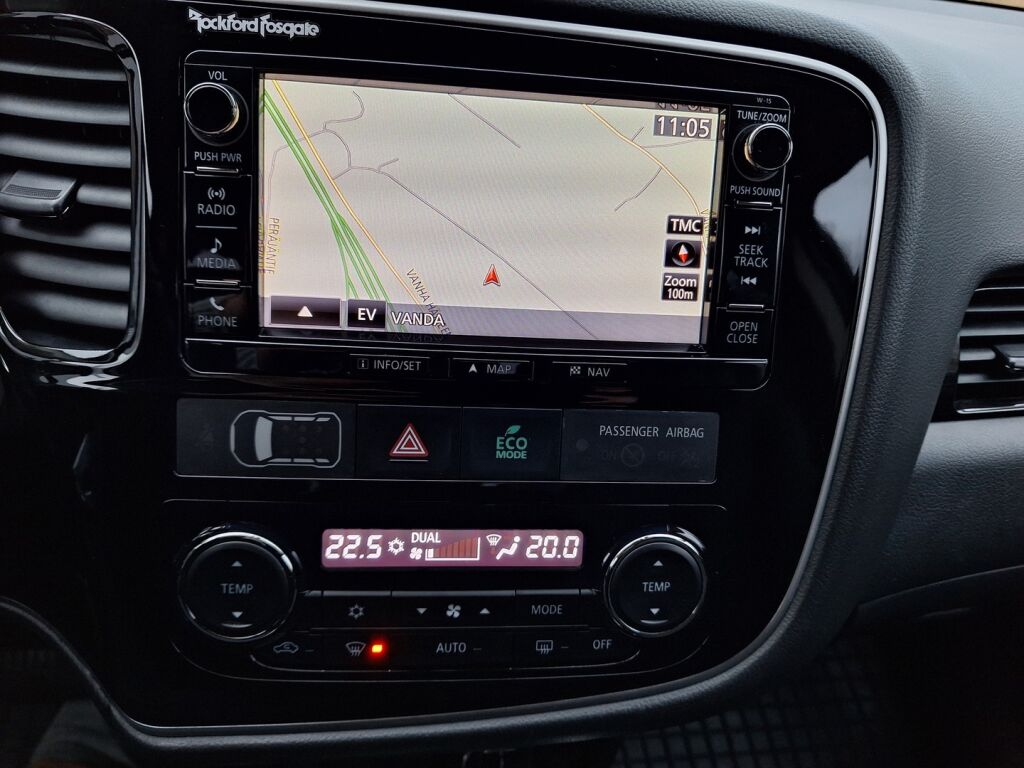 Mitsubishi Outlander PHEV 2016 Musta