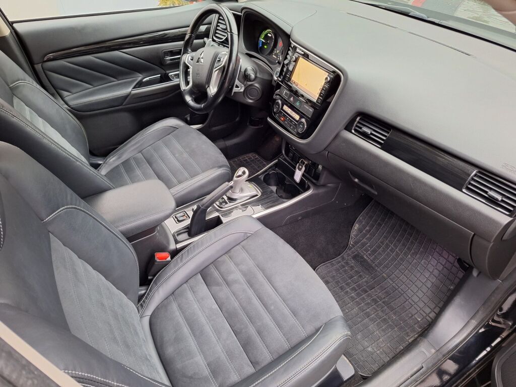 Mitsubishi Outlander PHEV 2016 Musta
