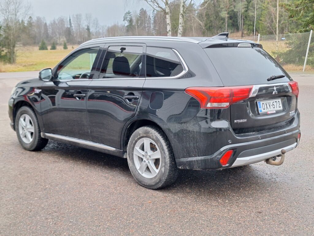 Mitsubishi Outlander PHEV 2016 Musta