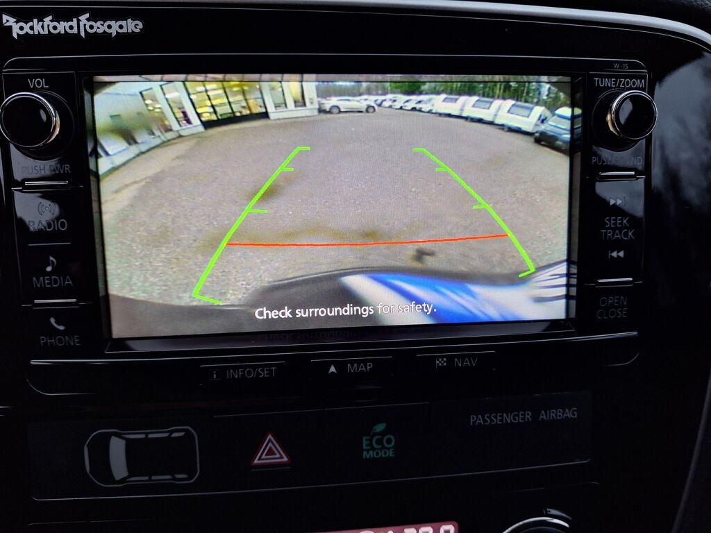 Mitsubishi Outlander PHEV 2016 Musta