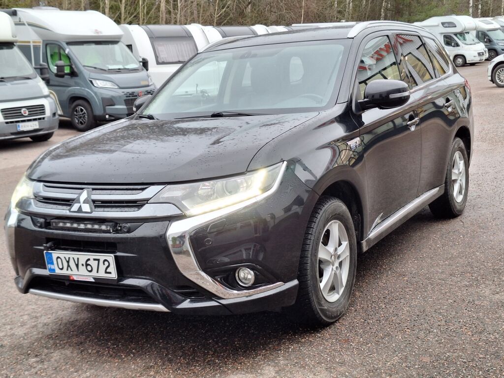 Mitsubishi Outlander PHEV 2016 Musta