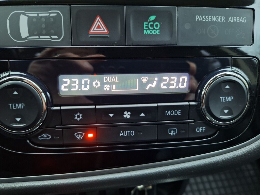 Mitsubishi Outlander PHEV 2016 Musta