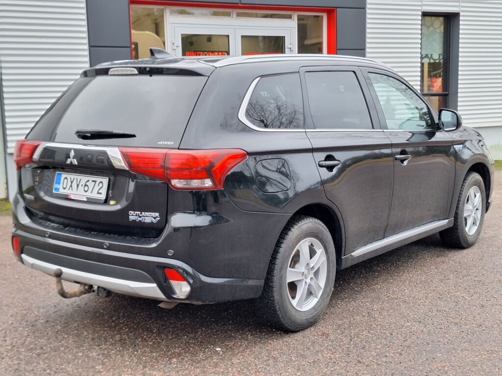 Mitsubishi Outlander PHEV 2016 Musta