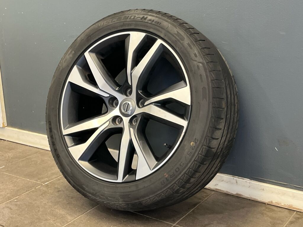 Volvo V60 2020 Musta