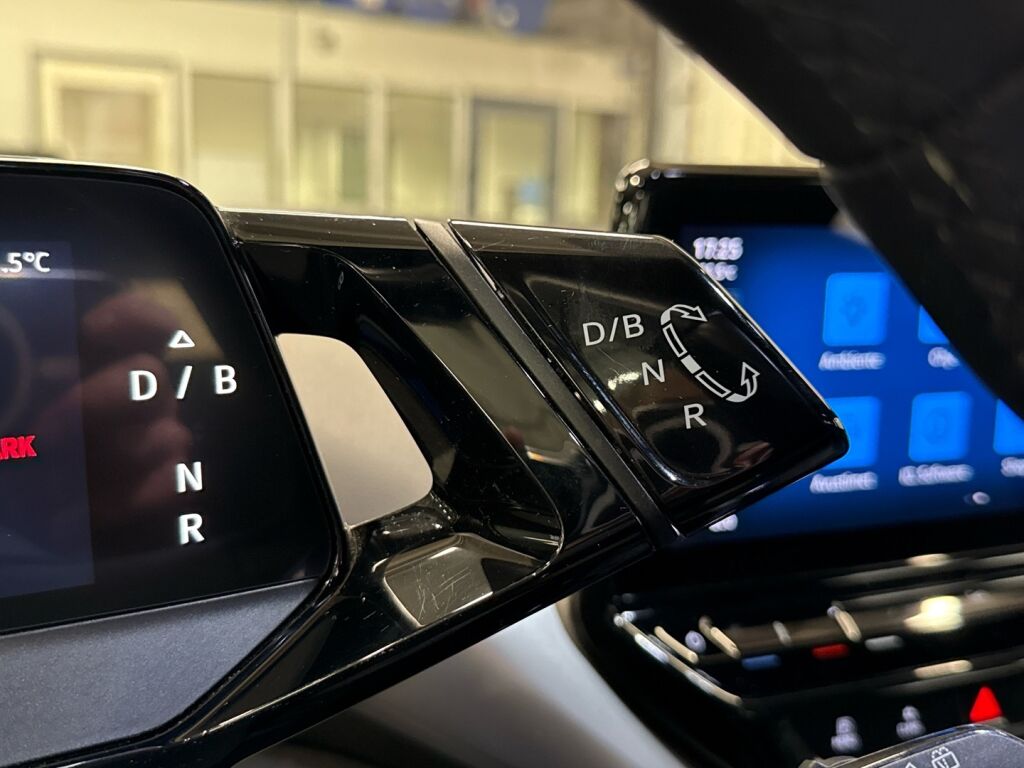 Volkswagen ID.4 2023 Musta