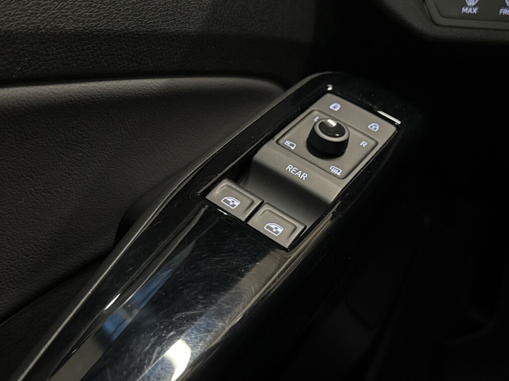 Volkswagen ID.4 2023 Musta