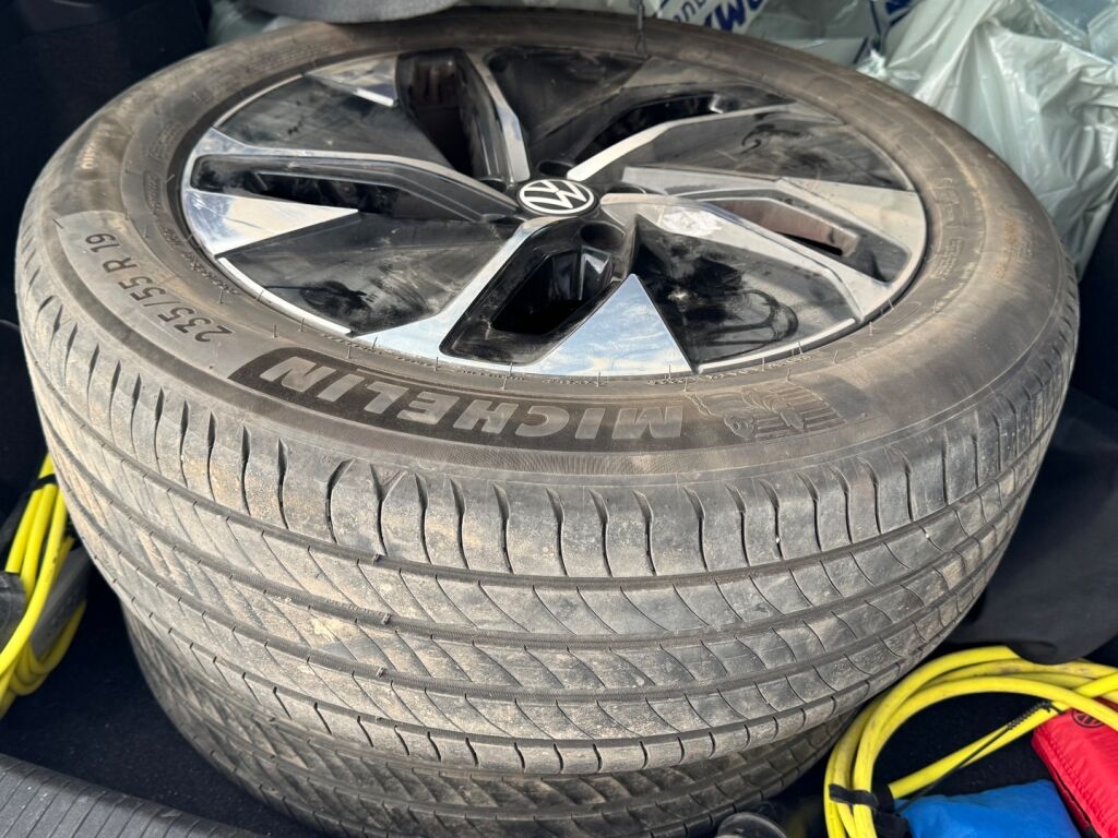 Volkswagen ID.4 2023 Musta