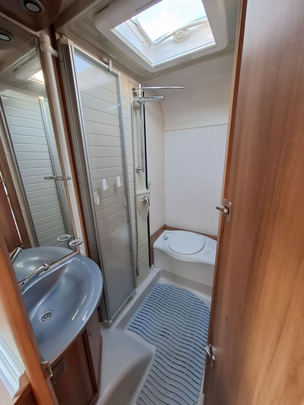 Bürstner Nexxo Family A 648 2008 Valkoinen