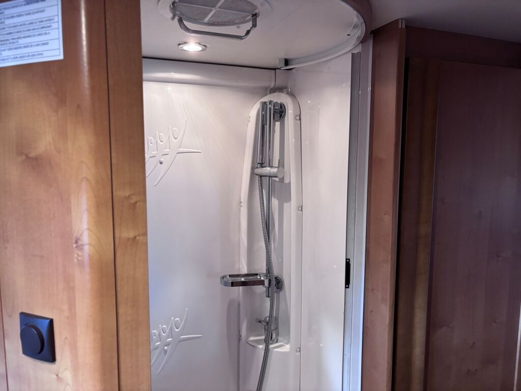 Rapido 7086F 2008 Harmaa