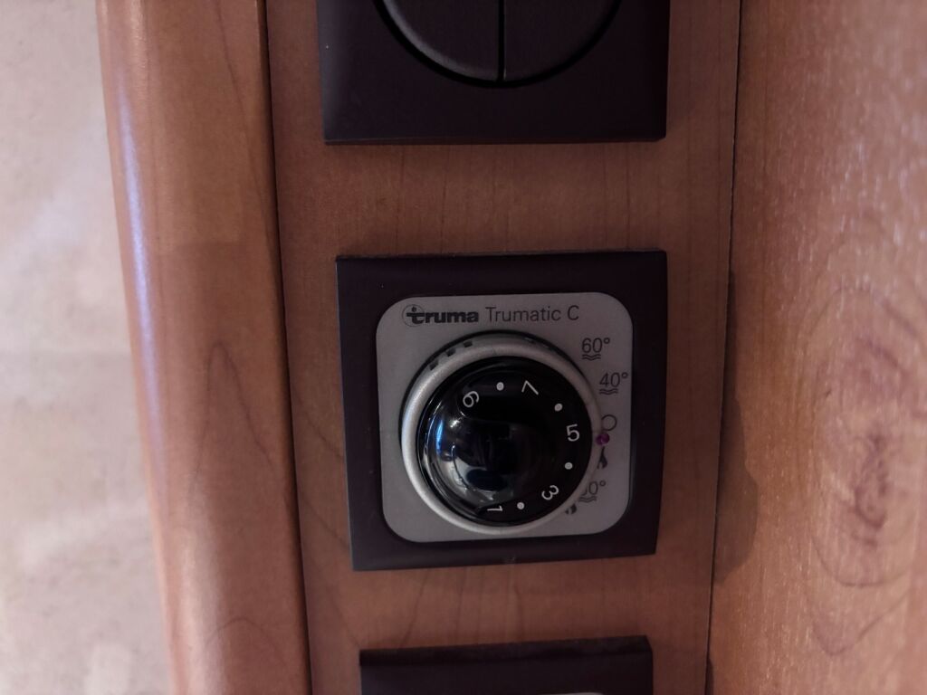 Rapido 7086F 2008 Harmaa