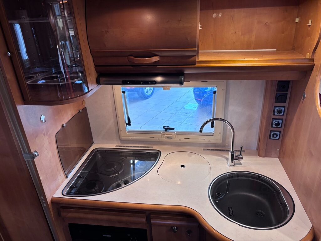 Rapido 7086F 2008 Harmaa