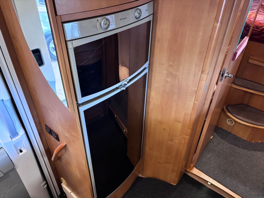 Rapido 7086F 2008 Harmaa