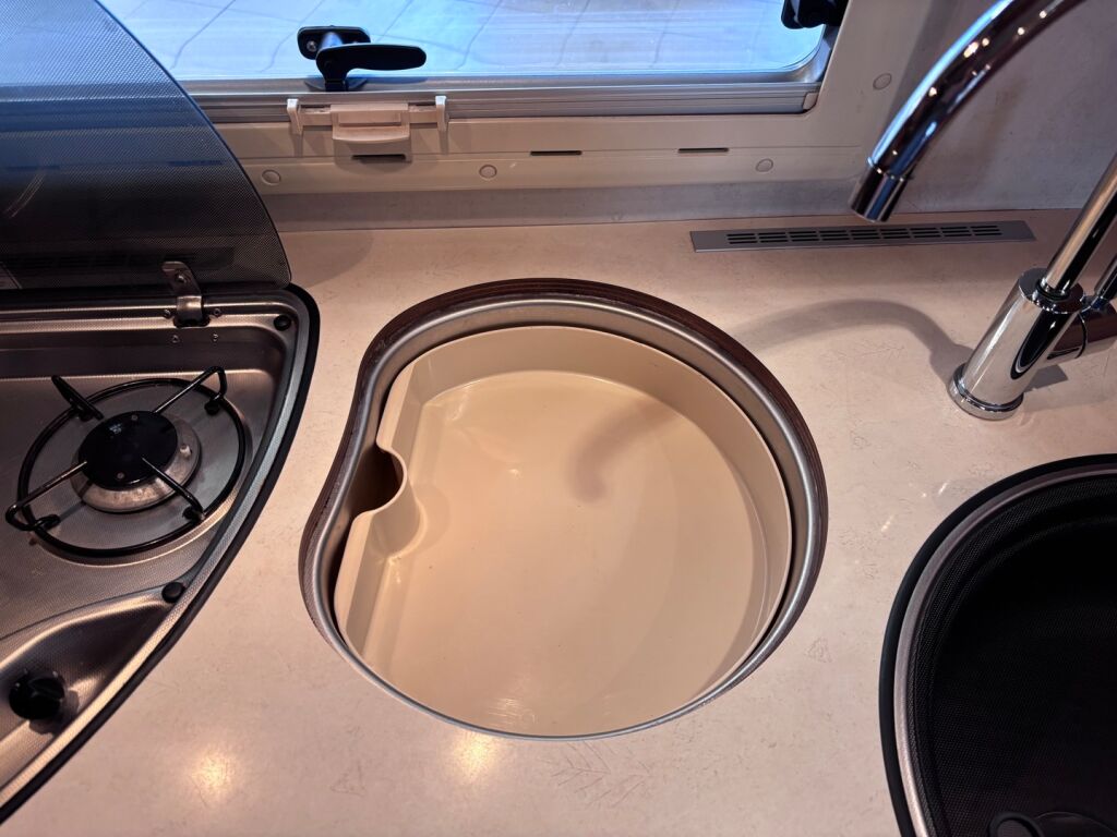 Rapido 7086F 2008 Harmaa