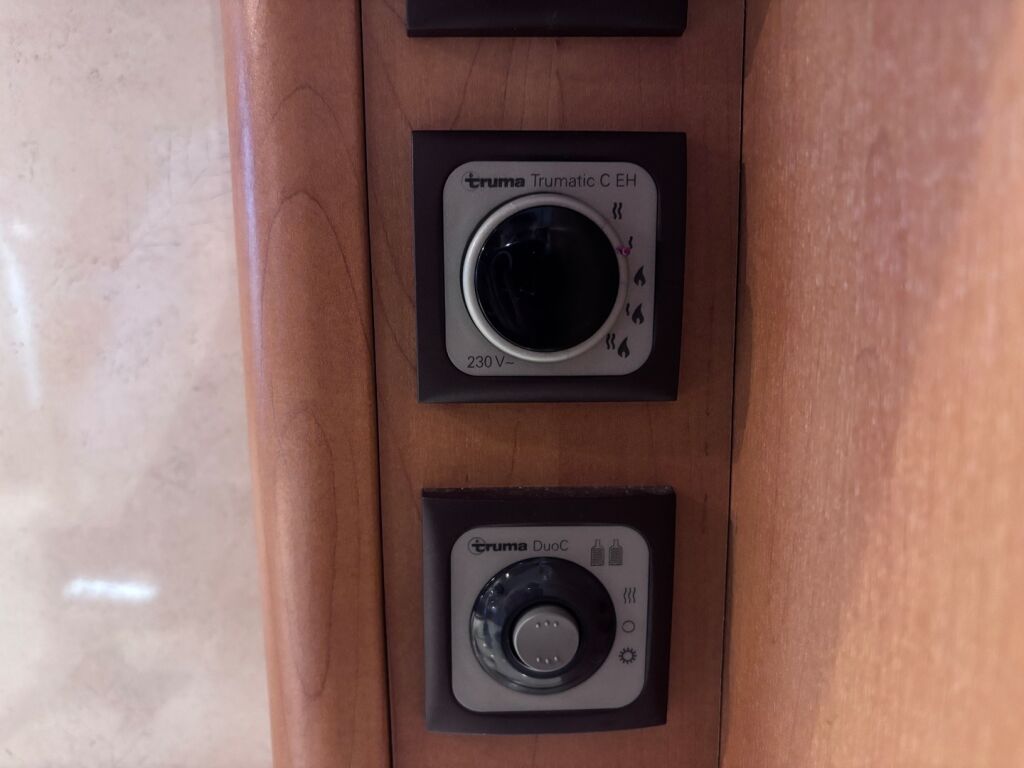 Rapido 7086F 2008 Harmaa