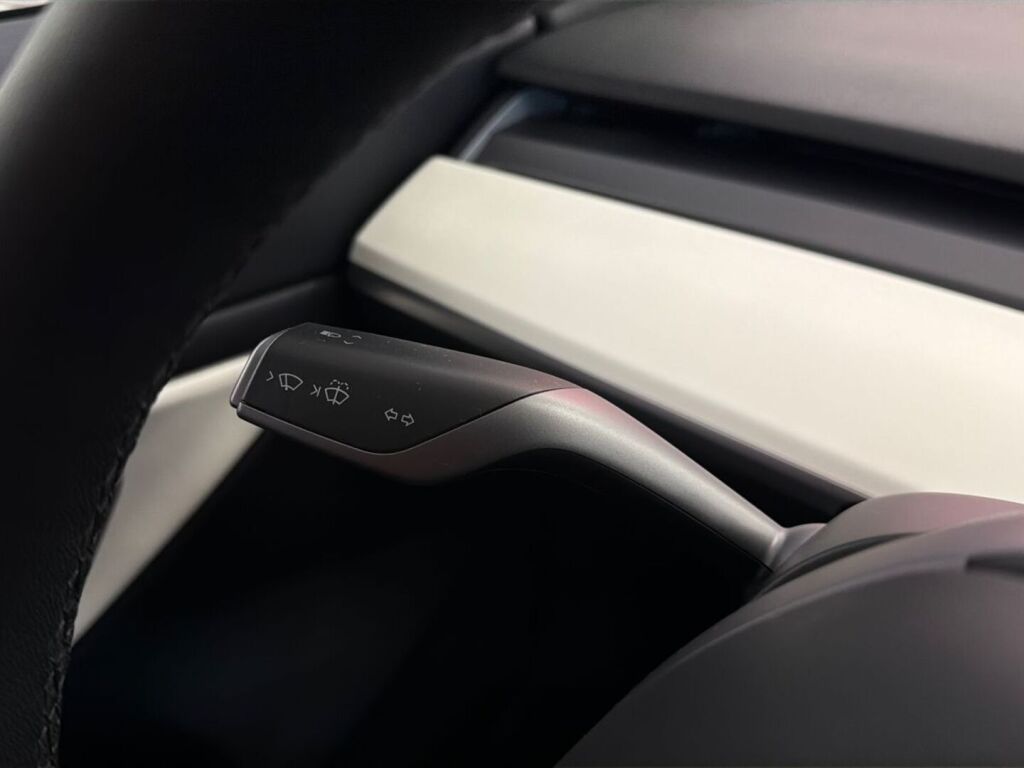 Tesla Model 3 2020 Valkoinen