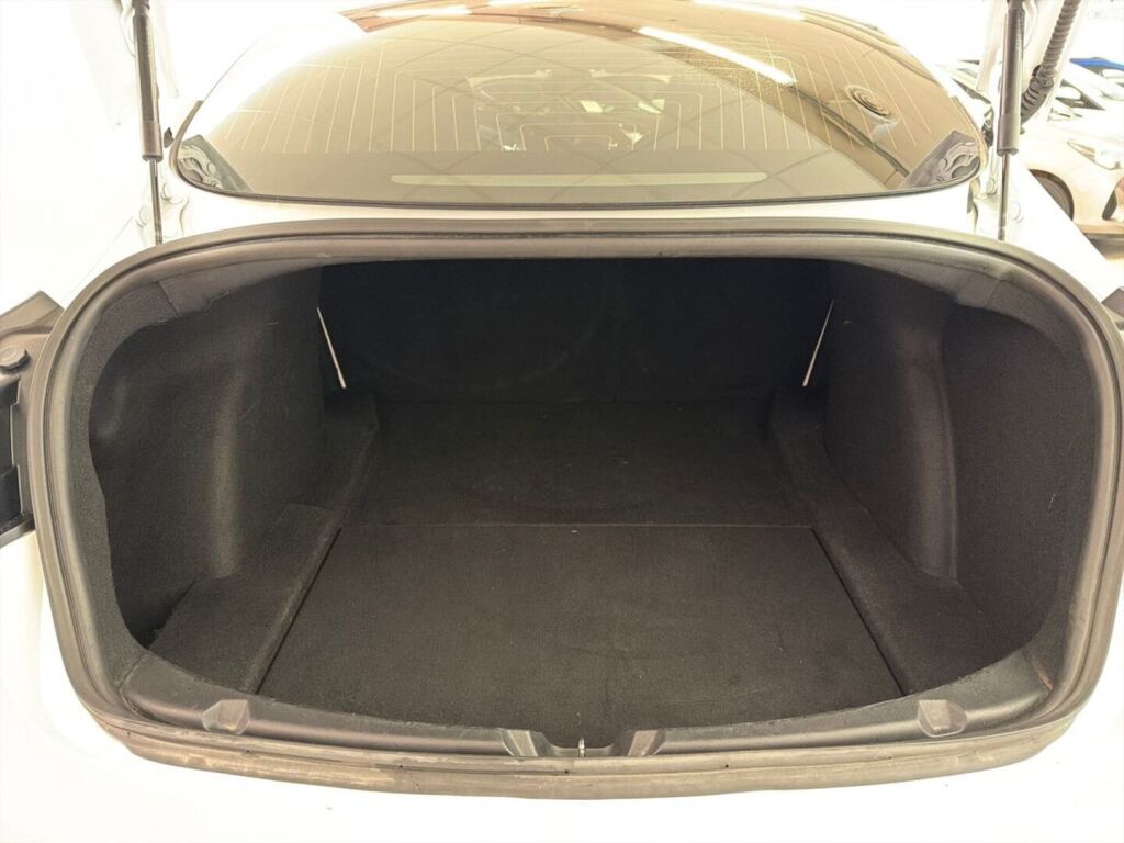Tesla Model 3 2020 Valkoinen