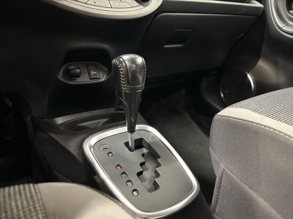 Toyota Yaris 2020 Punainen