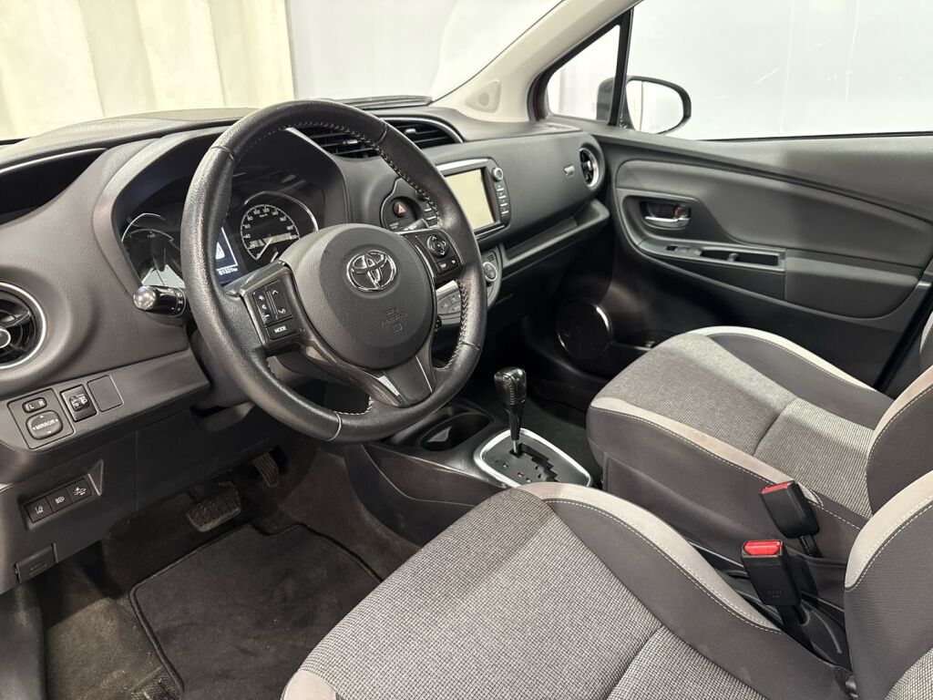 Toyota Yaris 2020 Punainen