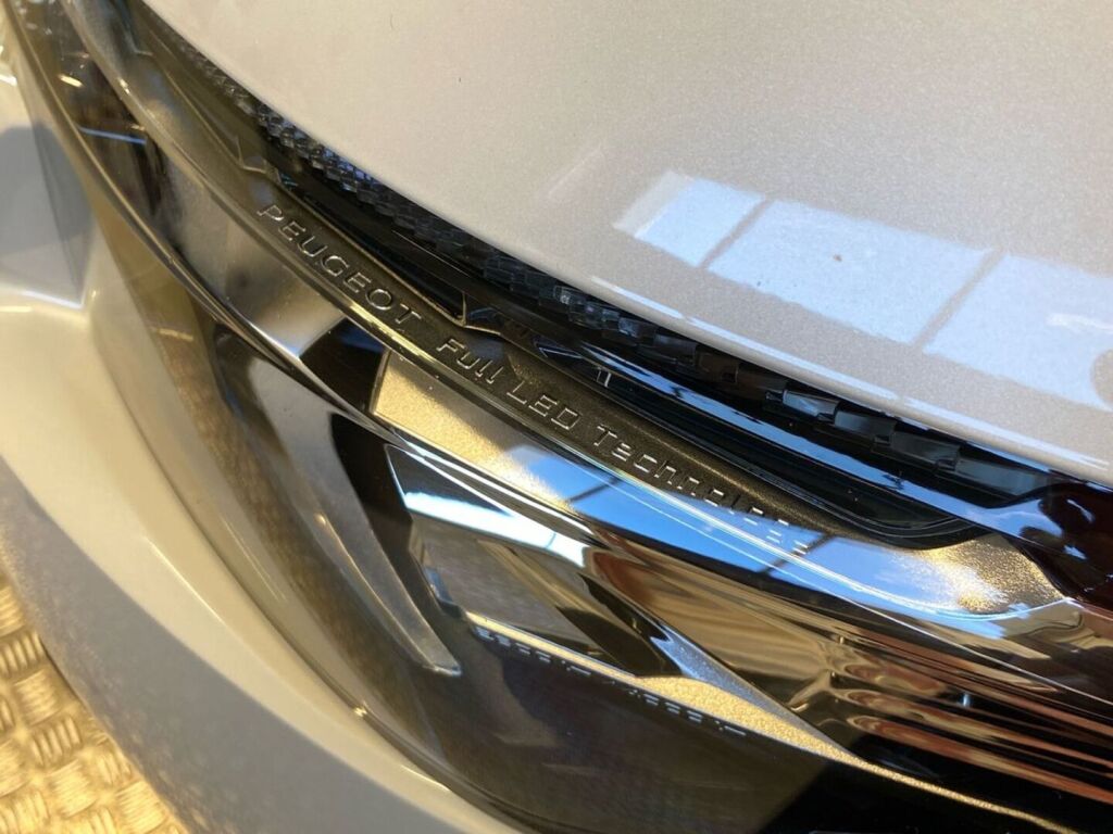 Peugeot 5008 2020 Valkoinen