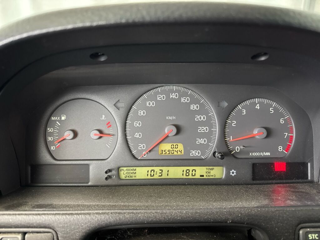 Volvo V70 2000 Punainen