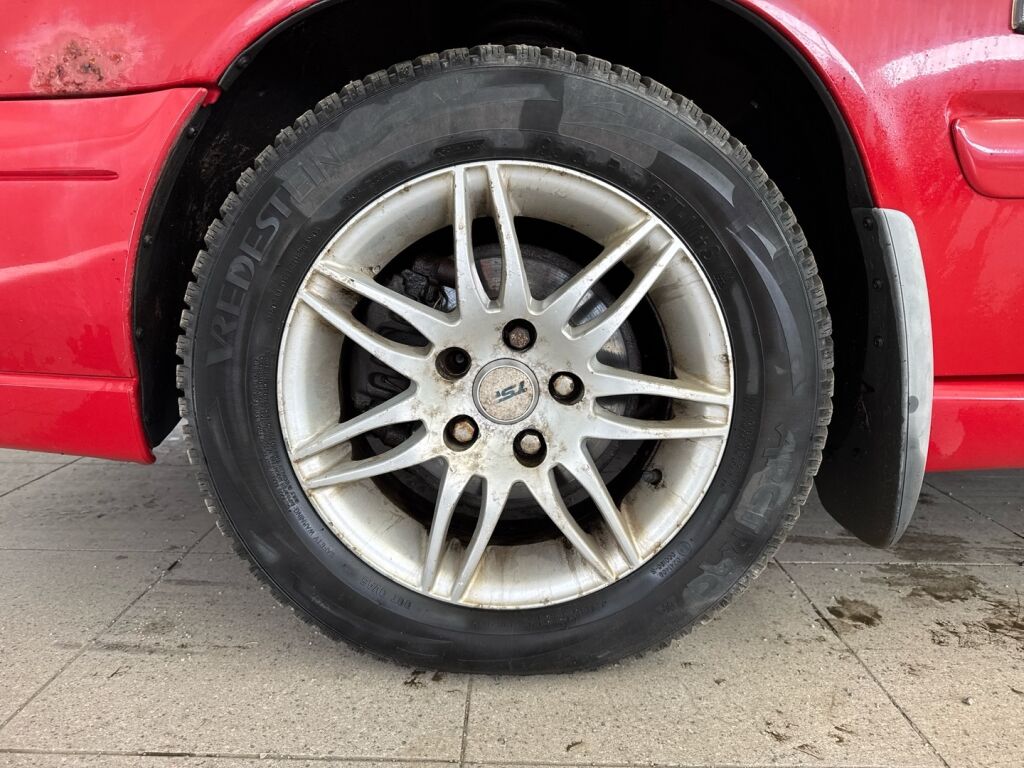 Volvo V70 2000 Punainen