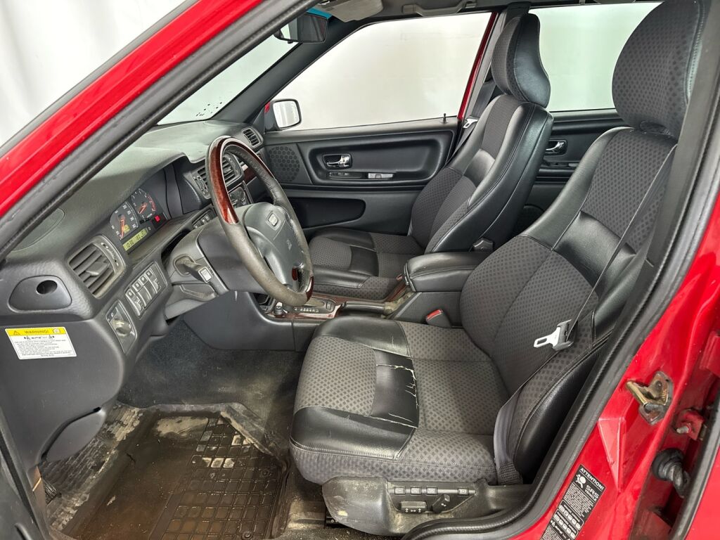 Volvo V70 2000 Punainen