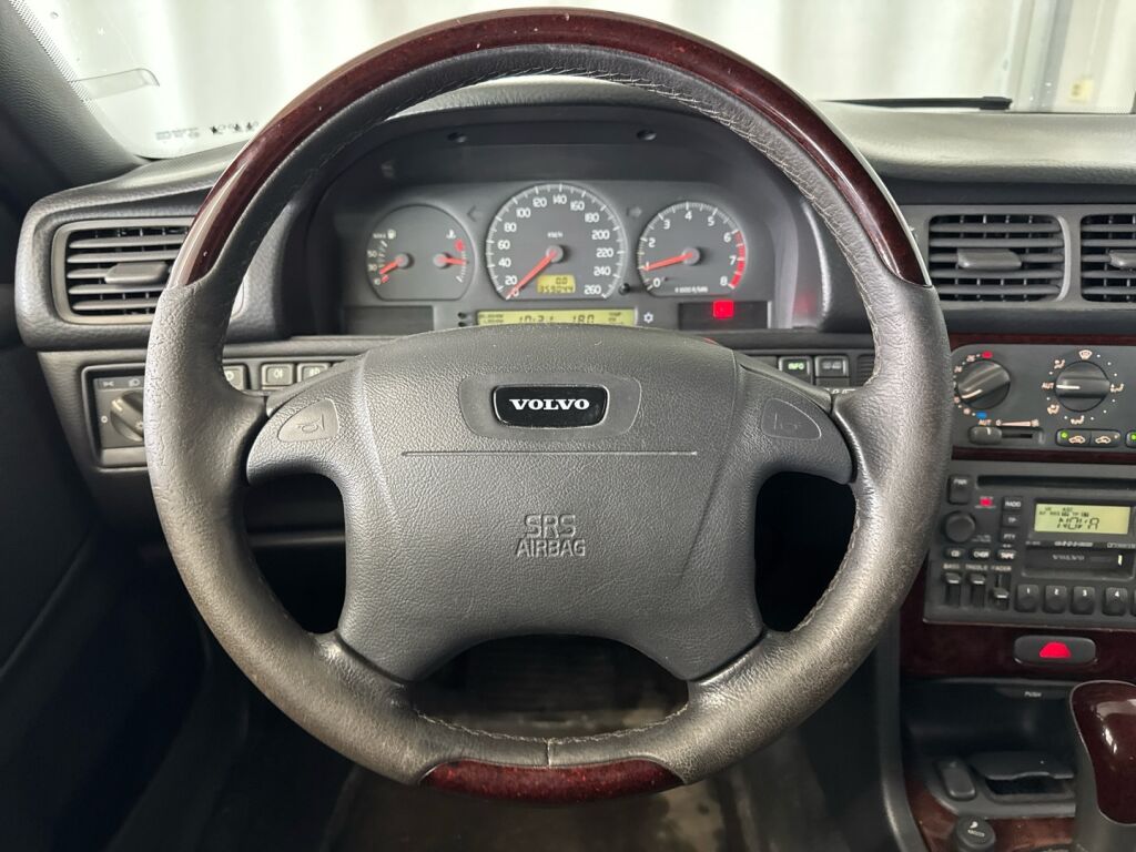 Volvo V70 2000 Punainen