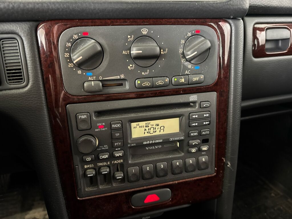 Volvo V70 2000 Punainen