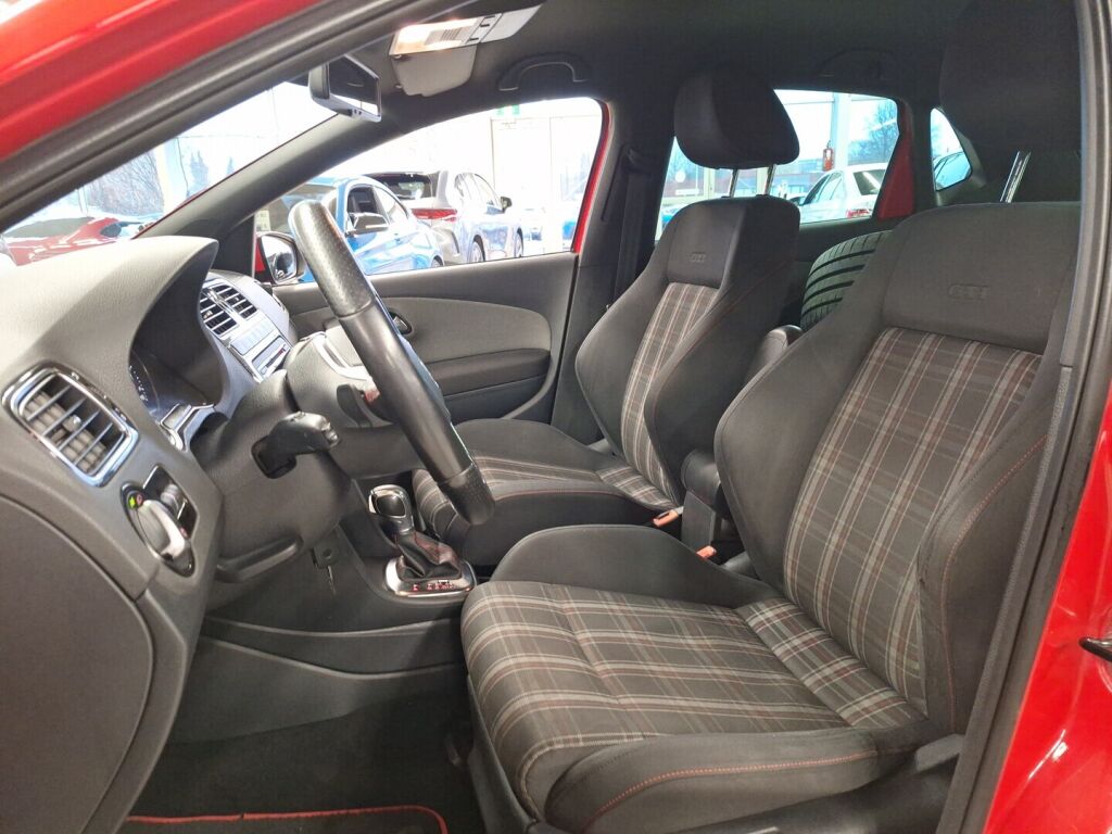 Volkswagen Polo 2011 Punainen