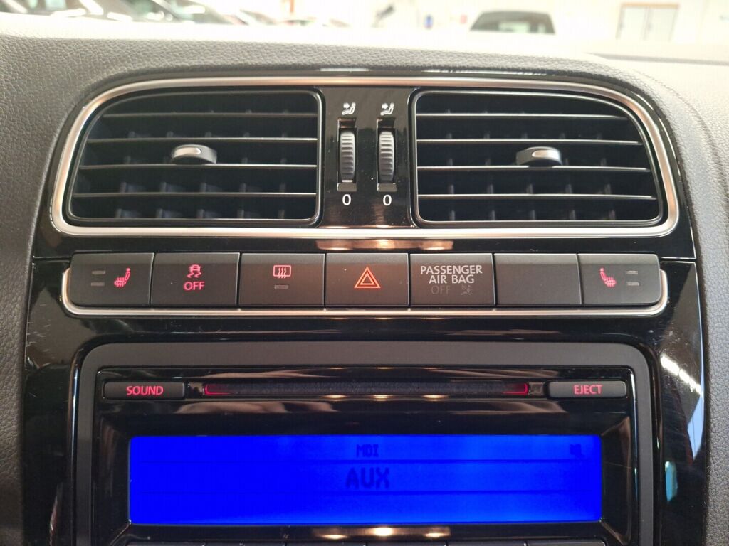 Volkswagen Polo 2011 Punainen