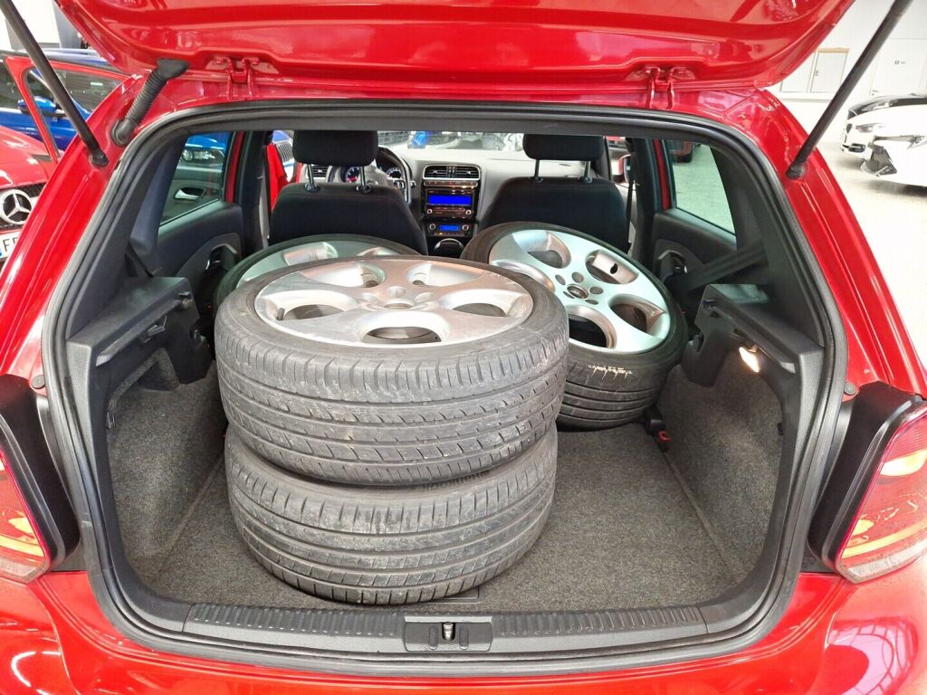 Volkswagen Polo 2011 Punainen