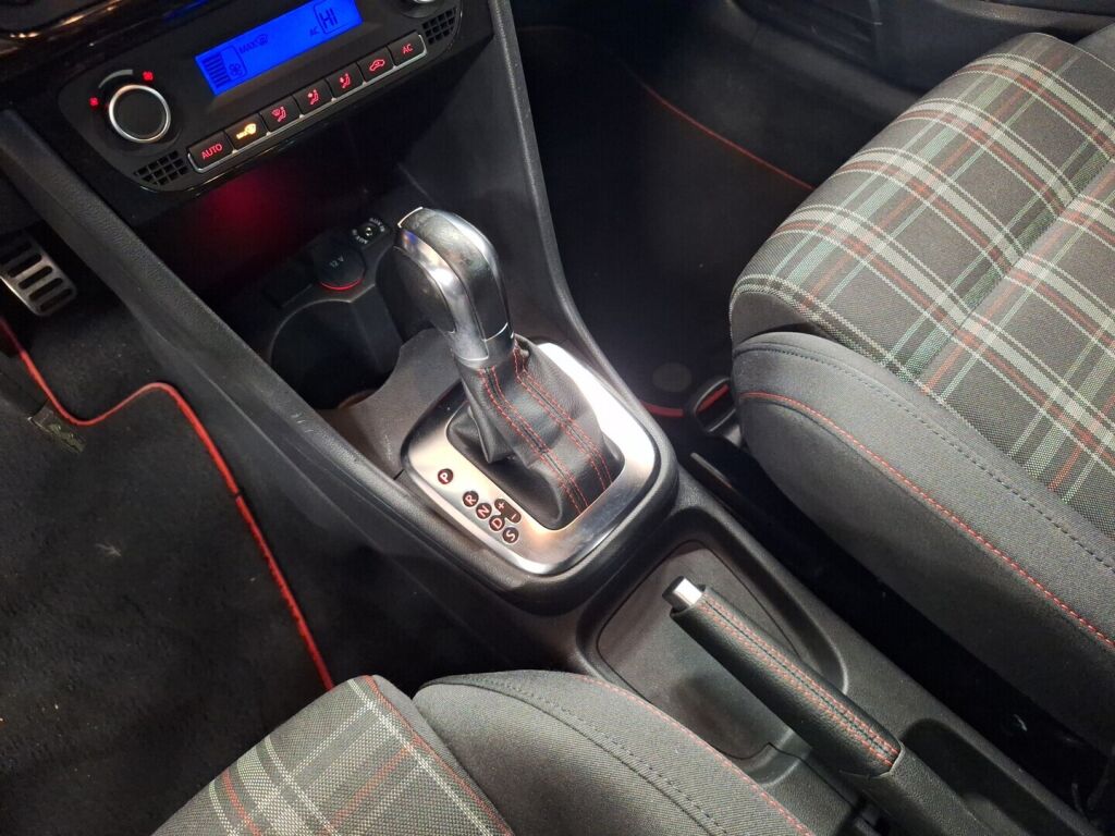 Volkswagen Polo 2011 Punainen