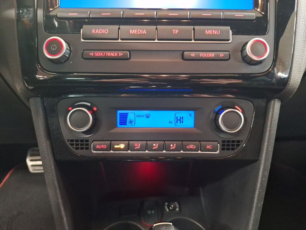 Volkswagen Polo 2011 Punainen