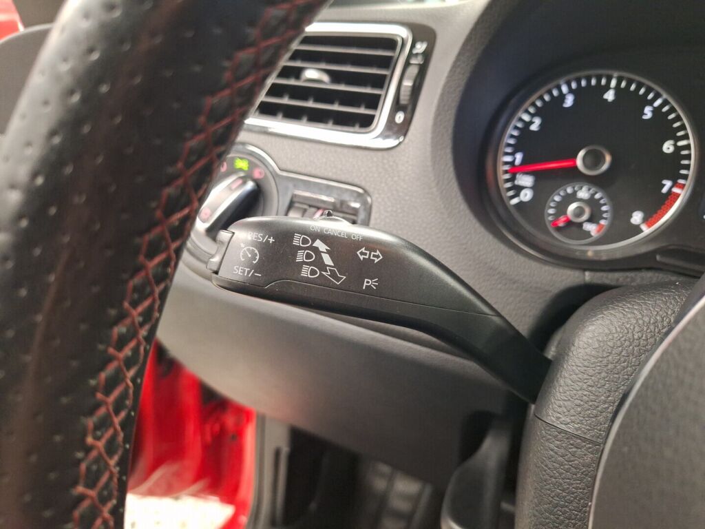 Volkswagen Polo 2011 Punainen