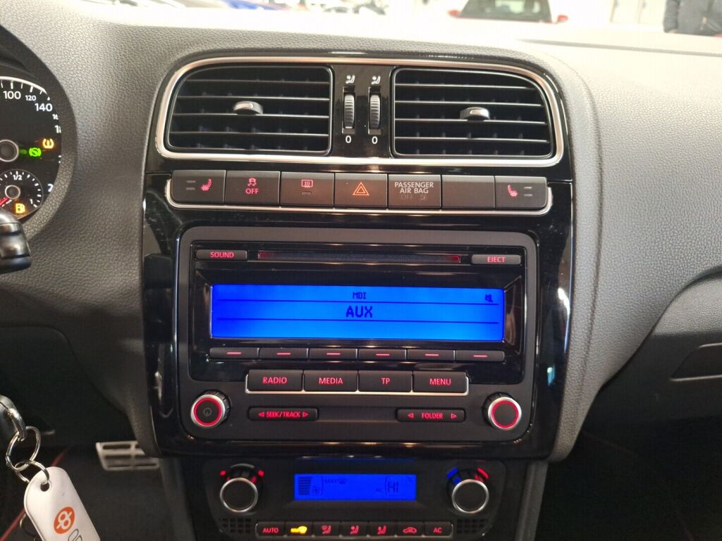 Volkswagen Polo 2011 Punainen