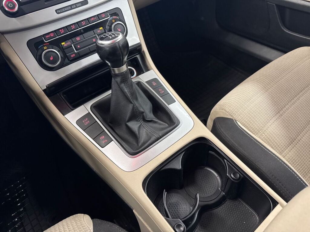 Volkswagen Passat CC 2010 Ruskea (beige)