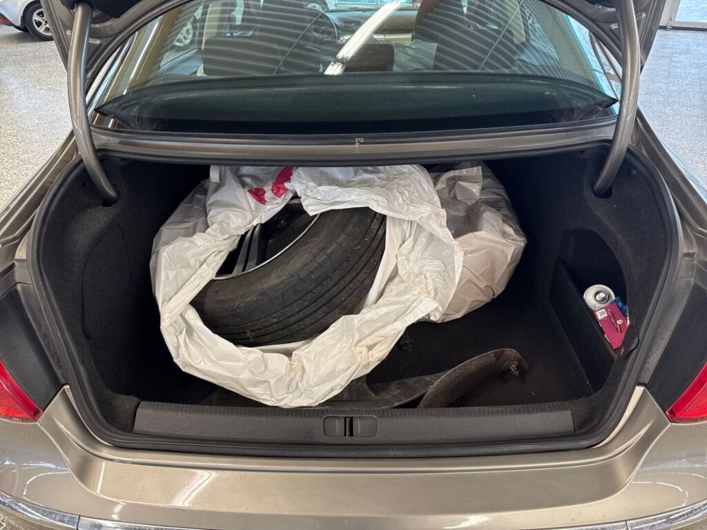 Volkswagen Passat CC 2010 Ruskea (beige)