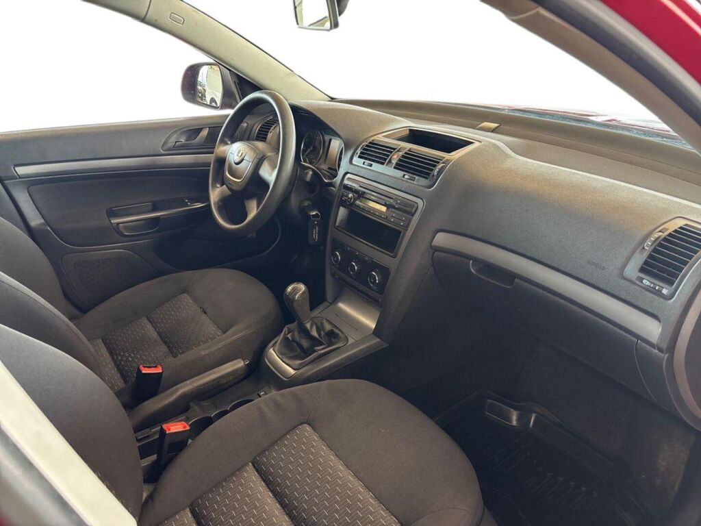 Skoda Octavia 2011 Punainen