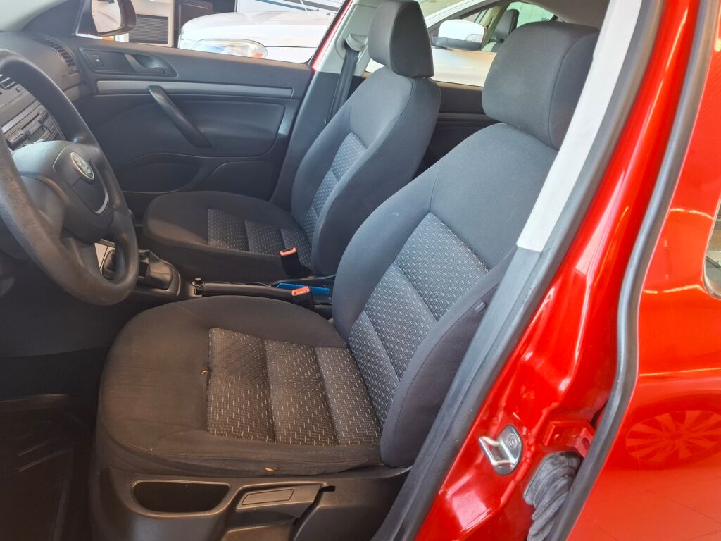 Skoda Octavia 2011 Punainen